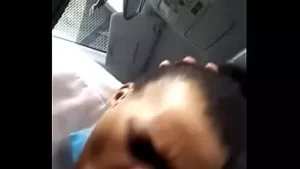 الكلبة الليل السيئة في مبنى الدولة الأمامي