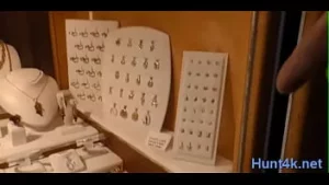 Kołysząca się nastolatka nie może się doczekać seksu