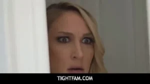 Tightfam - Serena Santos i przyrodni brat Berry Mckockiner zmuszają macochę Charley Hart do wzięcia udziału w trójkącie