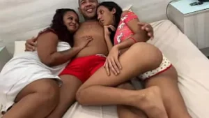 लियो ओग्रो पाउंड तंग लेस्बियन त्रिगुट के साथ प्राइ एंजेल और एना क्लारा बिनटेनकोर्ट