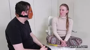 Gekke lieverd werd opgenomen in anusgekkenhuis voor lastige therapie