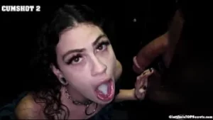 Lydia Black's intense gloryhole pijpbeurt en cum-in-mondfinale