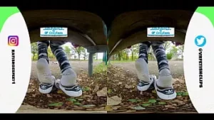 [vr180 - 3d] fată cu pantofi adidas transpirați și șosete total murdare, puturoși, picioarele mirositoare și își linge pantofii
