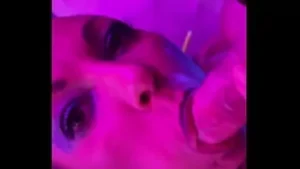 Bubble Butt Milf cu părul roz e de rahat ca un profesionist