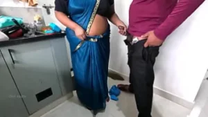 Desi Tamil Maid Sridevi не может насытиться этим большим бульдоком