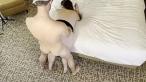 Jake Grand Picking Poppy Cohens riesiger BBW -Arsch im Hundestil