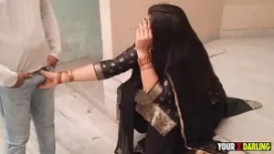 Encontro úmido de Punjabi Bhabhi com o namorado de Bihari - sem cortes!