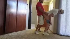 暨负载的业余会议：巨大的屁股和狗狗风格与红麻雀