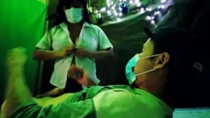 Cumprindo o desafio: madrasta não consegue resistir ao pau do Big Daddy depois de perder aposta - Padrão real e pornografia de enteado