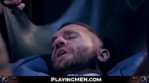 Hunk devine gloryhole dick aspirat înainte de anal grosolan în biroul clasic